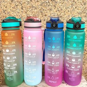 Entrega rápida 33OZ Botella de agua al aire libre con pajita 1000ml Botellas deportivas Senderismo Camping Bebida Botella BPA Libre Colorido Portátil Tazas de plástico 0620