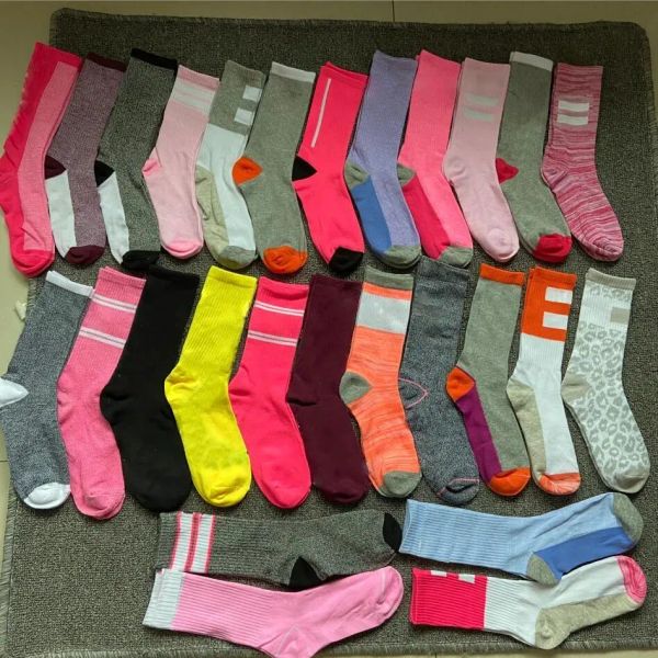 Livraison rapide Pink Black Sock Party Favor Adult Cotton Long Socks Sports Basketball Soccer Adolescents Cheerleader pour filles CPA2748 1221