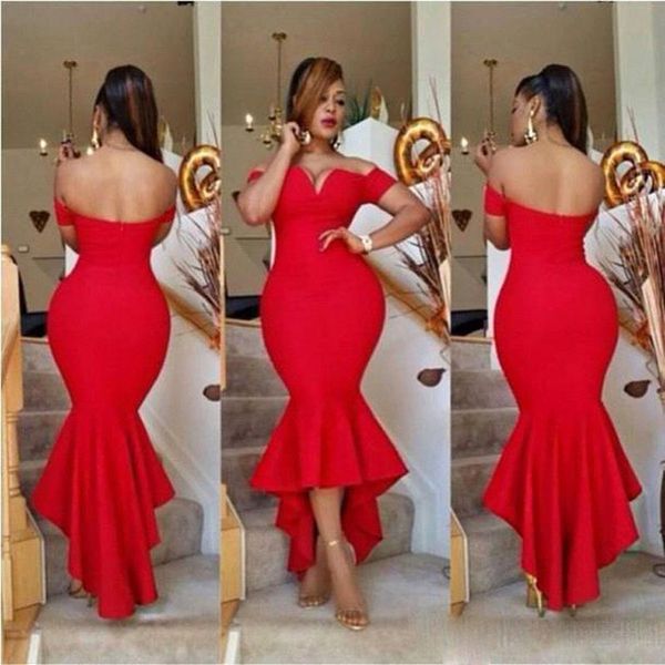 Vestidos de dama de honor rojos de dama árabe gorda Sirena fuera del hombro 2017 Vestidos de dama de honor altos y bajos Vestidos de invitados de boda de talla grande