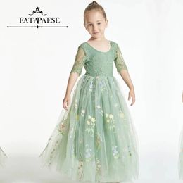 VESTIDO DE NIÑA DE ENCAJE DE TUL BORDADO FLORAL DE FATAPAESE EN SALVIA Falda de tul con bordes festoneados Vestido de dama de honor junior 240313