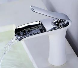 Rubinetti bagno bianco rame Finitura cromata e bianca Rubinetto bagno a cascata Miscelatore lavabo bagno con acqua calda e fredda BF1