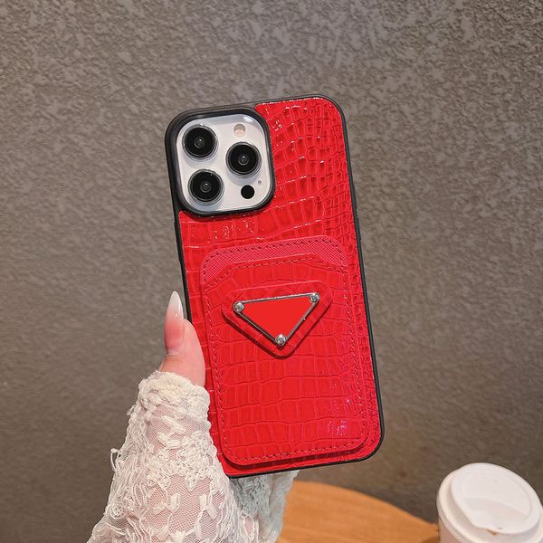 Étuis pour téléphones portables en cuir de crocodile synthétique Porte-cartes Poches pour Apple iPhone 14 13 12 11 Pro Max XR XS 8 Plus Designer Luxury Full-body Mobile Back Covers Shell Funda Red
