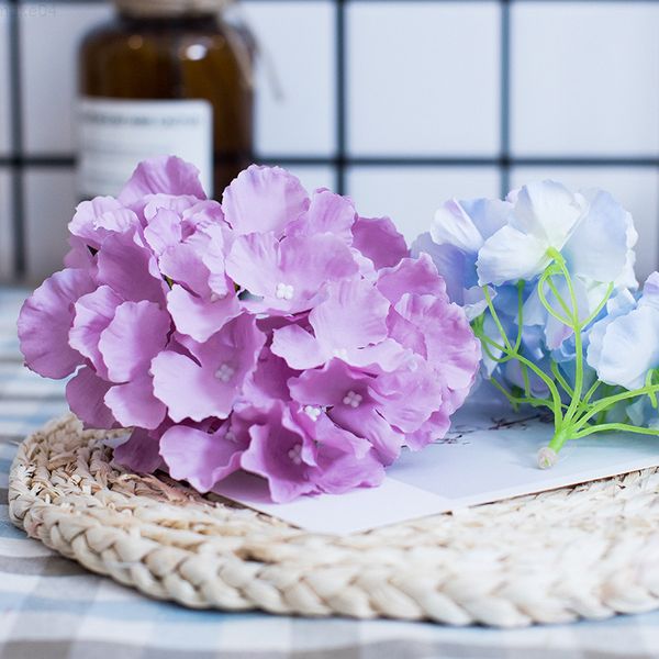 Faux Floral Greenery 5 piezas de flores de seda artificial azul cabezas de hortensia para la decoración del hogar pared de fondo grande flores falsas blancas corona de bricolaje Accessy J220906