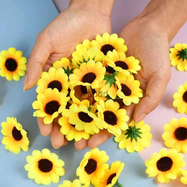 Faux Floral Verdure 50 / 100pcs 4.5cm Mini Fleur Artificielle Soie Tête De Tournesol DIY Couronne Scrapbooking Boîte-Cadeau Jaune Tête De Marguerite Artificielle YQ240125