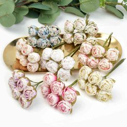 Imitación floral verde 6 piezas Mini Thee Rozen Bud Kunstmatige Boeket para boda Thuis Party Decoratie DIY Handgemaakte Nep Bloem Kerst Decor J220906