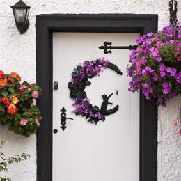 Couronnes de porte en forme de lune de verdure florale artificielle Décorations de vacances d'Halloween Panneau de bienvenue Goth Roses Chats noirs Guirlande Ornement de porte d'entrée # T2G 220908