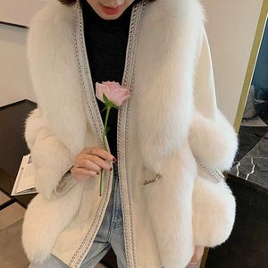 Faux Fur 2022 Autumn en Winter Winter Women's New Fashion Stitching kleine geurige klinknagels Jonge dunne korte jas y2209