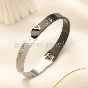 Bracelet en cuir fausse bracelet bracele de marque de marque bracelets vogue hommes bijoux en cristal 18k 18k en acier inoxydable en acier inoxydable