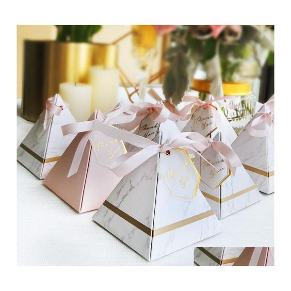 Titulaires de faveur 50pcs / lot Triangar Pyramid Marble Candy Box Faveurs de mariage et cadeaux Boîtes Chocolat Bomboniera Cadeaux Party Suppli Dh2BK