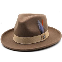 Feather Band Wool Filt Jazz Fedora Hat Dames unisex brede ramp Panama feest Trilby cowboy cap mannen heren trouwhoed 240418