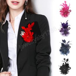 Plume Corsage à la main pince à cheveux tissu fleur broche broche pour femmes robe revers col épingle mariage vêtements accessoires