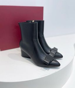 Comprend des bottes pointues à fermeture éclair, des demi-bottes de neige de 5,5 cm avec doublure en cuir pour les paresseux, des demi-bottes pour femmes de haute qualité, des chaussures noires classiques 35-40