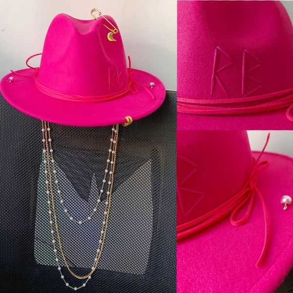 Fedora Hat Punk Pearl Chain DIY Rose Rouge Supports Divers Chapeaux Personnalisé Lettre Anglaise Chapeaux pour Hommes et Femmes Punk Hats 240304