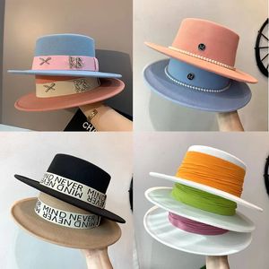 Fedoras Dameshoed Flat Top Cap Frans Elegant Straw Fedora Pearl Chain Travel Beach Panama Wijd rand HAT240410