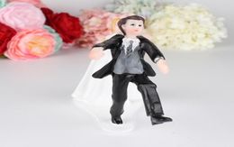 Feis Creative Westen Style Cake Decoration Wedding Favors Bride Hold Groom Disign Doll7524636