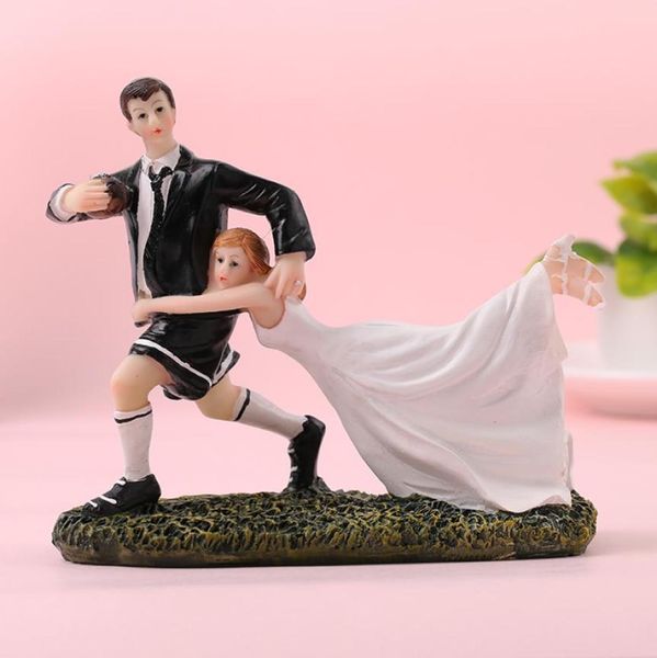 Feis West Style Bride and Groom Play Rugby Dissign Cake Topper Mariage Room Decoration Mariage Cadeaux 6103472