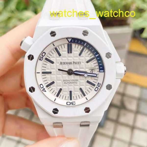 Femme AP Wrist Watch Royal Oak Offshore Series 15707CB White Ceramic White Plate Quarter Blue Mens Fashion Loisir Business Machinery Sports Machinery