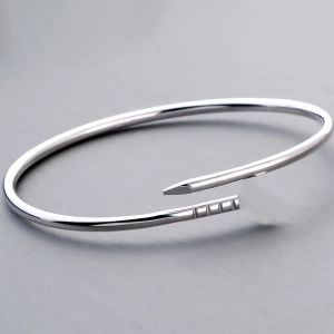 Femelle Charm Nail Designer 25 mm Titanium Gold plaqué bracelet dames et hommes Love Jewelry Gift 115596