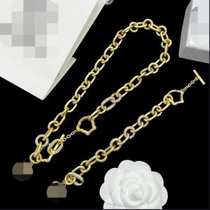 Female Designed Brass Chain Choker Necklaces Bracelet Earring Medusa Portrait Pattern Pendant Womens Jewelry Set Designer Jewelry B126