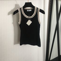 Vrouwelijke ontwerper camis luxe slanke sportvesten persoonlijkheid borduurwerk t shirt mouwloze gebreide tops zomertanks