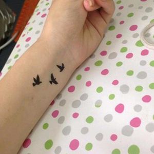Moda femenina pájaros vuelan tatuaje temporal a prueba de agua pegatina arte corporal cintura impermeable colorido tatuaje temporal pegatina N