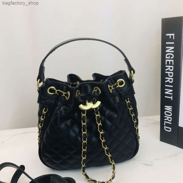 Los diseñadores de bolsos femeninos son vendedores calientes de bolsos de mujer de nueva marca Bolso de moda popular Bolso lindo bordado para mujer Cubo de agua Cadena cruzada