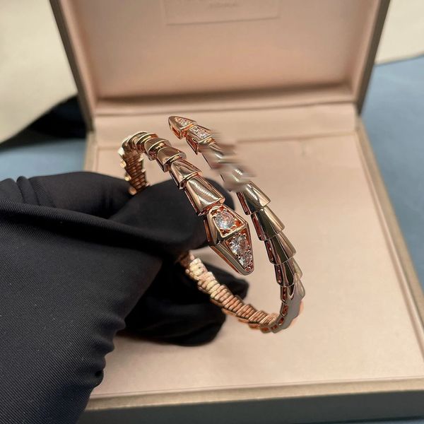 Créateur de bijoux féminins bracelet à breloques en or os de serpent tête de serpent femelle or rose bracelet en or 18 carats tout alliage d'acier au titane galvanoplastie ne se fane jamais