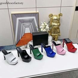 Modèle féminin, talons Super hauts épais de 14cm, plateforme d'eau de 4cm, sandales imperméables, chaussures de mariage, 2024