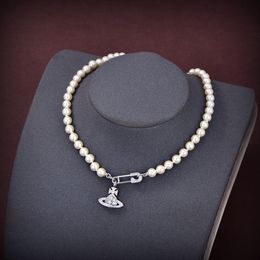 Collier femme marque chaîne de perles chaude collier planète collier de perles saturne chaîne de clavicule Satellite atmosphère Punk Viviene