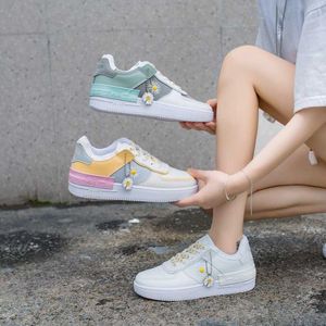 Vrouw platform gevulcaniseerde schoenen lente casual ademend sport schoen groot formaat vrouwen sneakers herfst lederen licht witte sneaker y0907