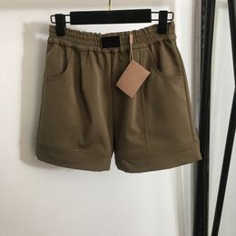 Vrouwelijke slanke shorts Mode elastische taille korte broek 2 kleuren Casual shorts Feestbanket Luxe shorts Broeken