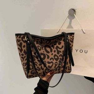 Vrouwelijke damestas 2021 Grote capaciteit Lady Koreaanse mode luipaard Tote schouder shopper tassen voor vrouwen luxe designer handtassen y220304