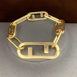 F Boucons d'oreilles en métal de bracelets de lettres F avec boîte-cadeau
