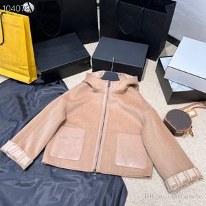 Fen di Womens Designer Jacket scheerwol kort jack met capuchon dubbelzijdig met modieuze F-doedelzakjas