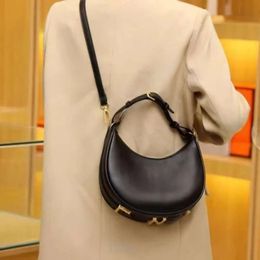 Fendedideigner Sac Fendibags Fashion Handbag Womens Crossbody Sac Luxury Design portable sous-bras Purse à main de grande envergure une épaule 204