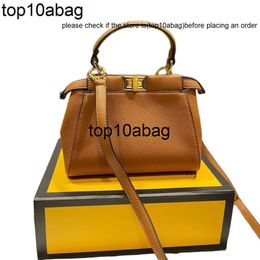 Fendig Fashion Designer Bag Women Luxury Handtas Volledige lettertassen Crossbody F Lunch Bag Gold Metal Hardware Handtassen Purse Tote Fendidesigner Bag