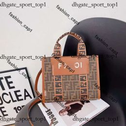 Sac à bagasse de bagaux de luxe Femmes sacs à main sac à main fashion fashion gros sacs de plage voyage le portefeuille crossbody bourses de portefeuille ffendi sac lousis vouton sacs 7622