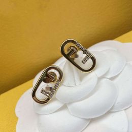 Fendin Earring Woman Gift New Type F Lettre en diamant Boucles d'oreilles pour femmes Tempérament élégant simple et polyvalent