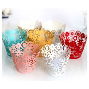 12 STUKS Westerse stijl Laser Uitsparing Holle Kopjes Cake Papier Lace Edge Feestelijke Feestartikelen Multicolor Bruiloft Bloem Papierlade Decoratie YS0068