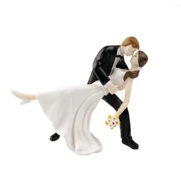 Supplies festives 2024 Cake Toppers Dolls Bride and Groom Figurines Funny Wedding Stand Topper Decoration Mument Figurine