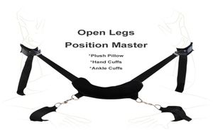 Position fétiche maître oreiller des jambes ouvertes avec poignets à main poignets de la cheville bdsm retenus de bondage harnais