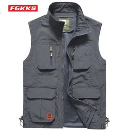 FGKKS Men Mesh Vest Múltiple bolsillo Múltiple chaqueta sin mangas seco reportero al aire libre en al aire libre chalecos de pesca delgados