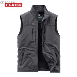 FGKKS Vrijetijdsvest voor heren Effen kleur Tooling-stijl Gilet Dun Vissen Wandelen Multi-pocket Casual los vest voor heren HKD230828