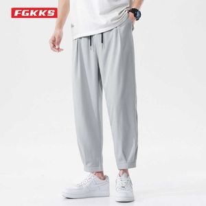 Fgkkks nieuwe zomer broek mannen harajuku losse effen kleur ijs zijde coole enkel lengte joggingbroek mannelijke streetwear casual broek y0811