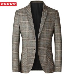 FGKKS Primavera Autunno Blazer Uomo Slim Fit Plaid britannico Giacca formale da cerimonia nuziale Business Casual Uomo 240108