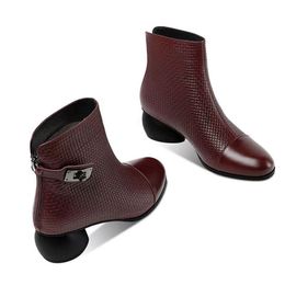 FHANCHU 2022 Botas cortas de cuero PU suave para mujer para mamá zapatos de invierno con hebilla de moda Botas al tobillo punta redonda marrón negro Dropship