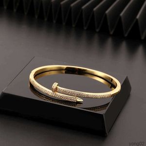 Bracelet à ongles Fhb011 en or 18 carats avec bracelets d'amour en zircone cubique pour cadeaux