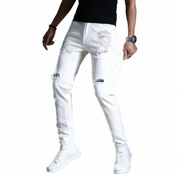 Fi 2022 Brand White Jeans Hommes Ripped Hole Patch Impression Broderie Hot Drill Mendiant Crayon Pantalon Coréen Crayon Pantalon I3pL #