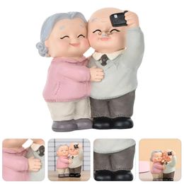 Figurine résine grands-parents Couple personnes âgées gâteau ballon Figurines intérieur grand-mère Figure ornements grand-père voiture 240325