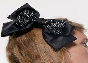 Vind me schattige bowknot haarclips voor dames zwarte stoffen strass Rhinestone Big Barrettes 2019 Nieuwe modehaarjuwelen accessoires hele2305572